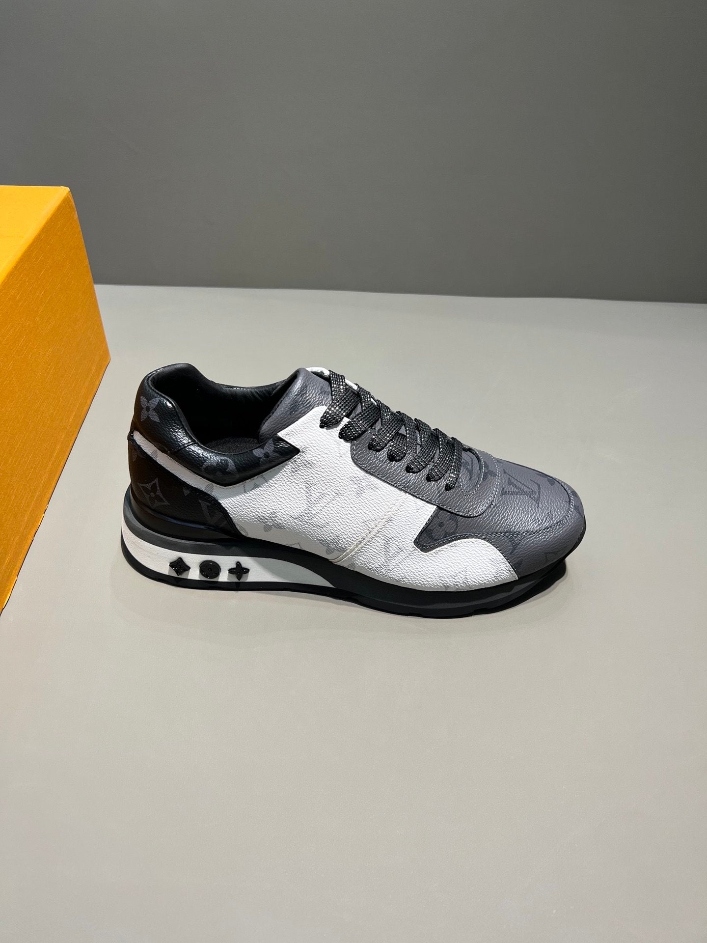 Louis Vuitton Trainer Sneaker
