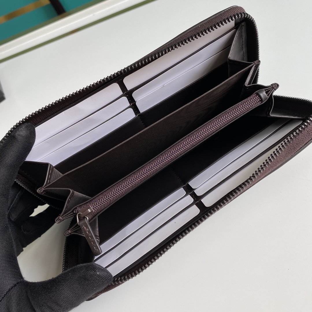 Gucci Beige Zip Around Wallet 19cm