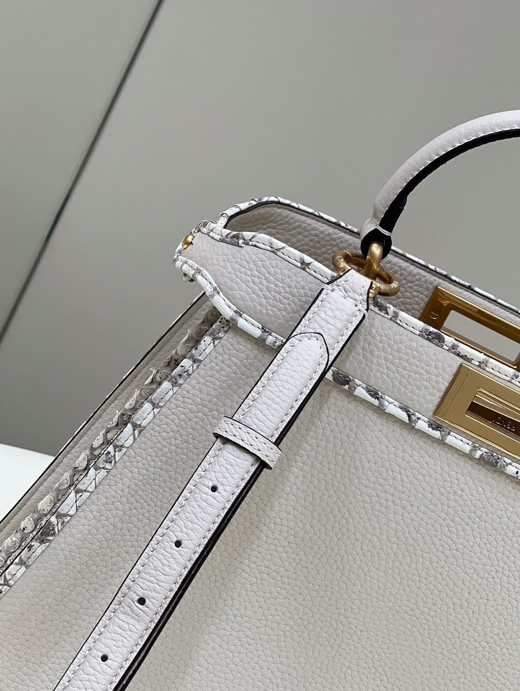 Fendi Peekaboo Iseeu Medium 33cm