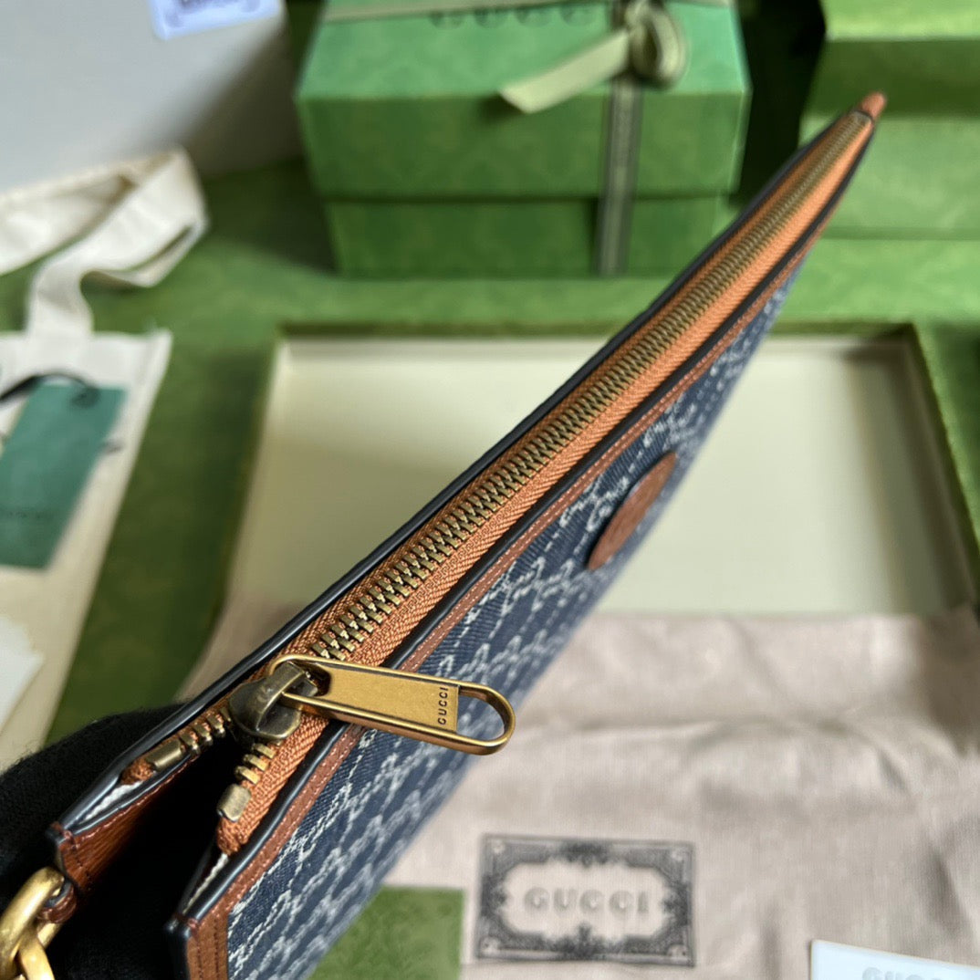 Gucci Neo Vintage GG Supreme Pouch 31cm