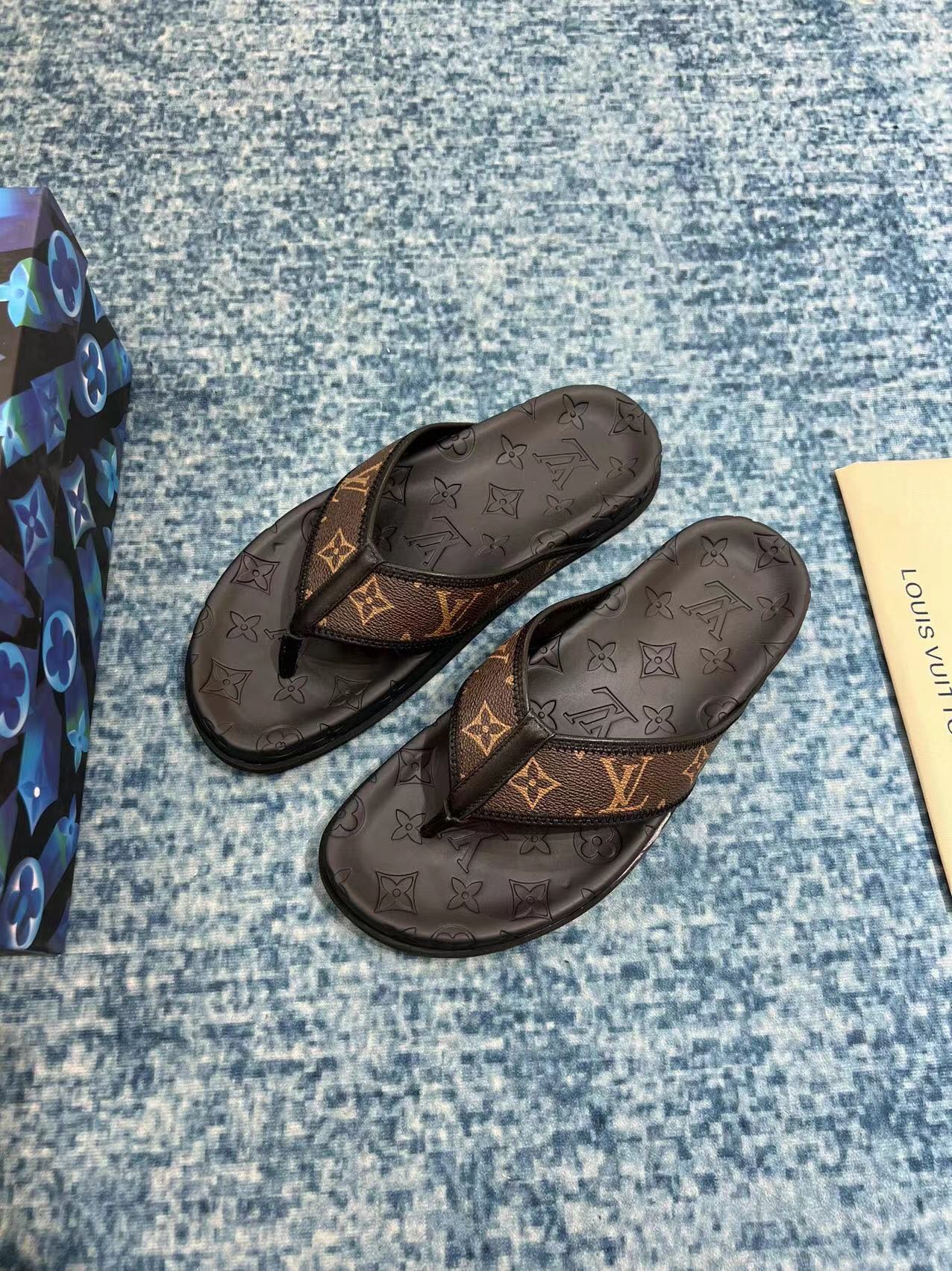 Louis Vuitton Mirabeau Thong