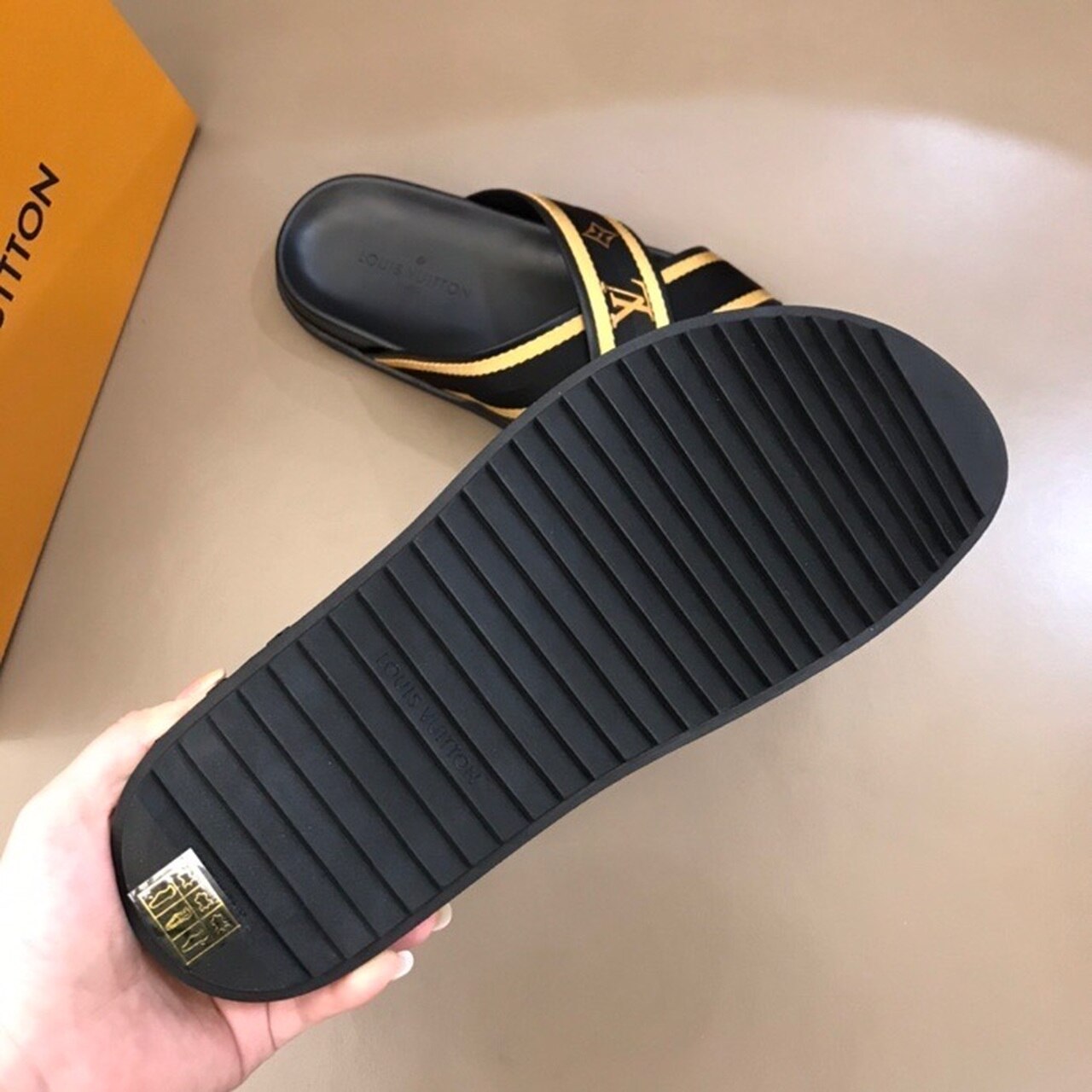Louis Vuitton Thong Mules Mens Sandals Spring/Summer Collection Black/Gold