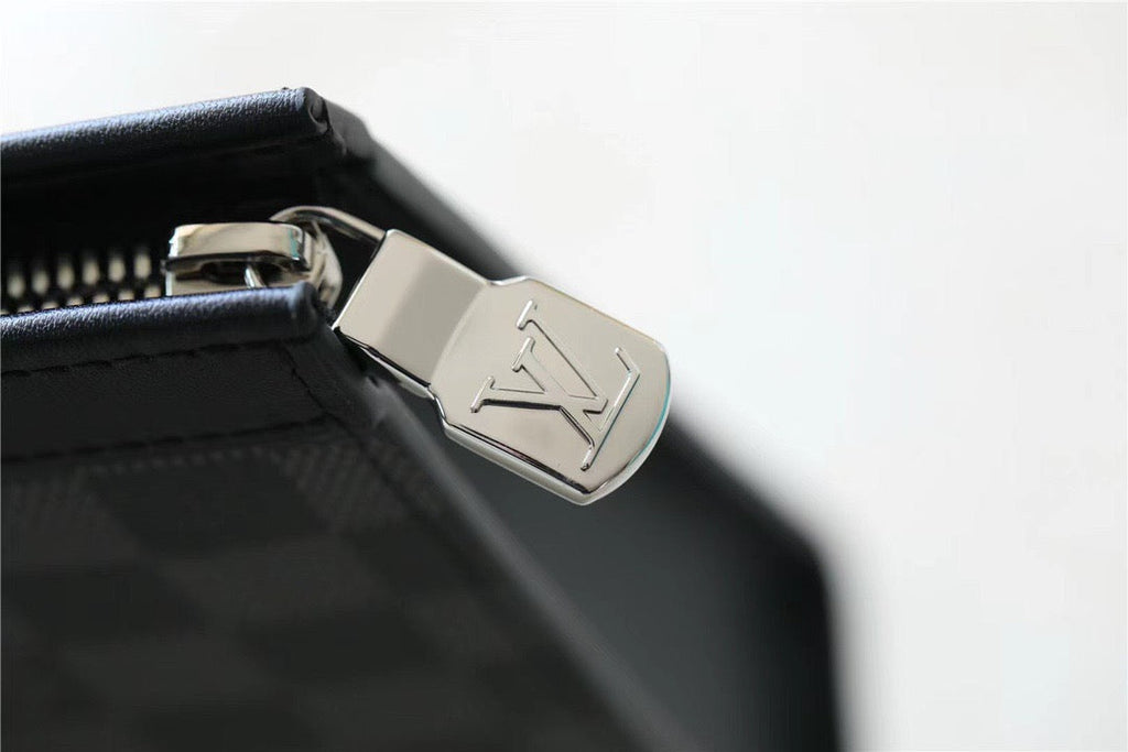Louis Vuitton Pochette Voyage MM 27cm
