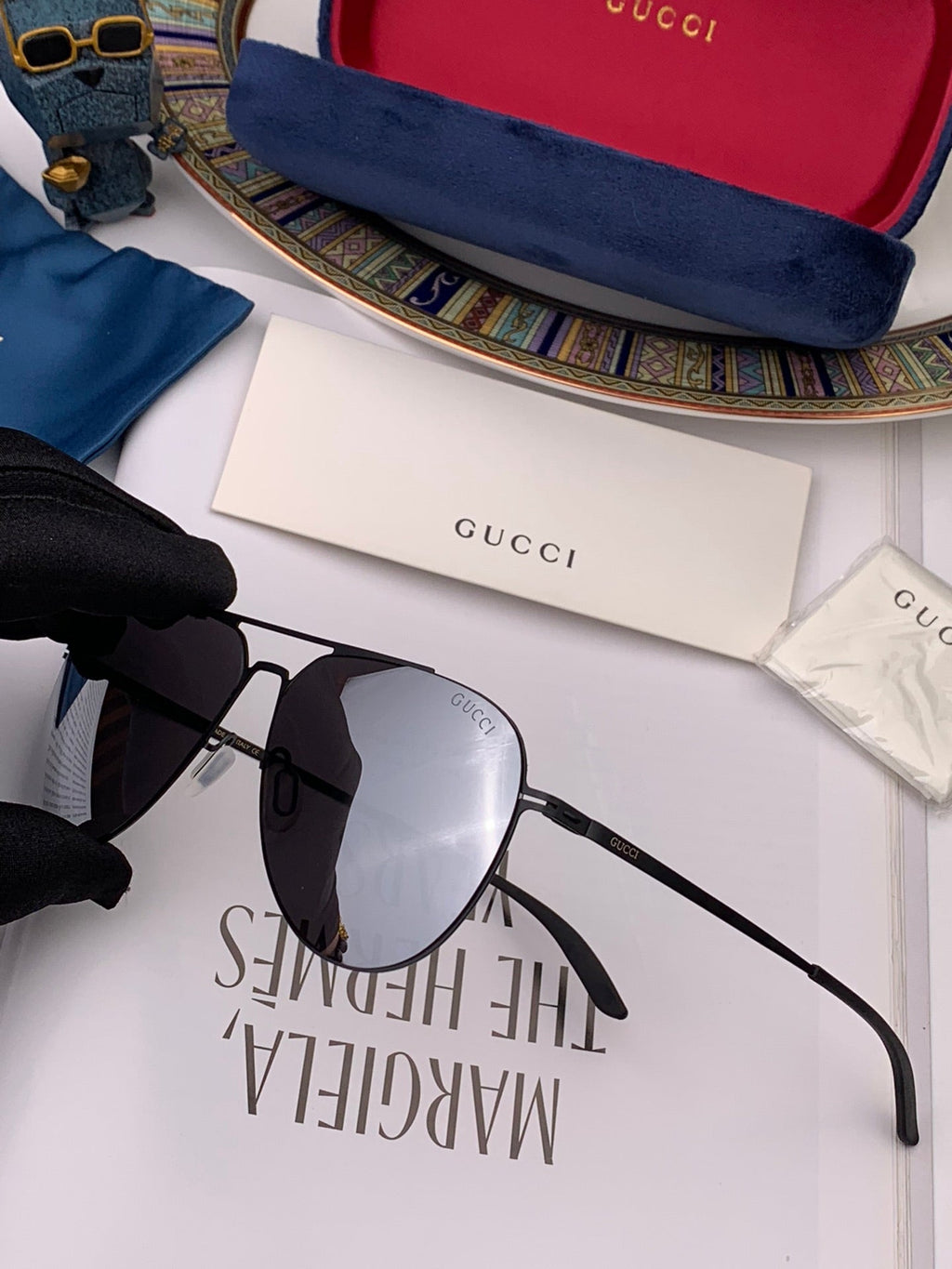 Gucci Navigator Frame Sunglasses