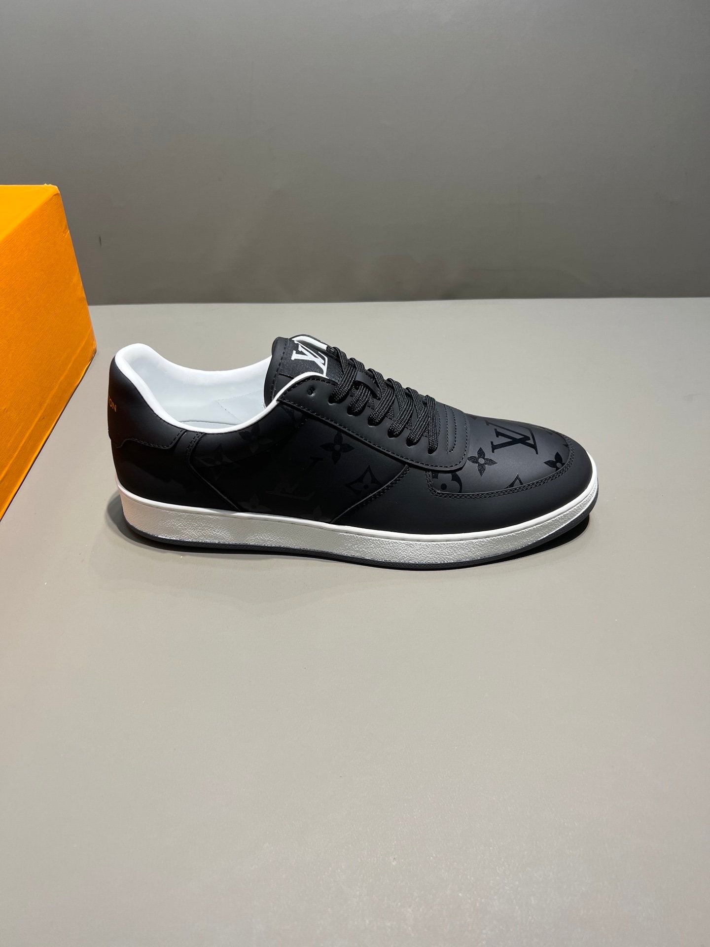 Louis Vuitton Trainer Sneaker
