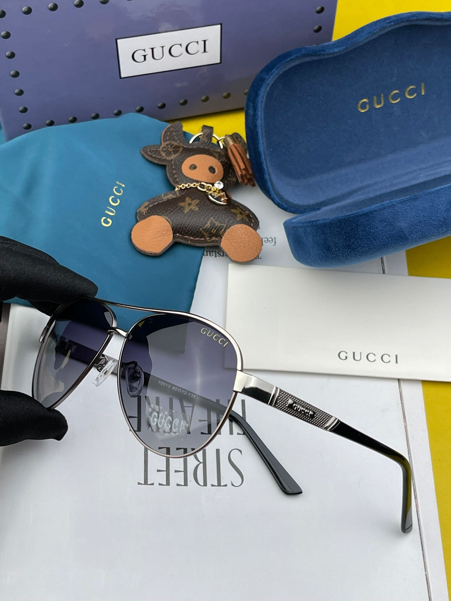 Gucci Oversize Oval-Frame Sunglasses