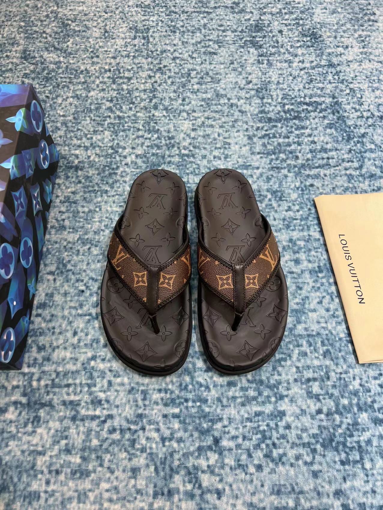 Louis Vuitton Mirabeau Thong