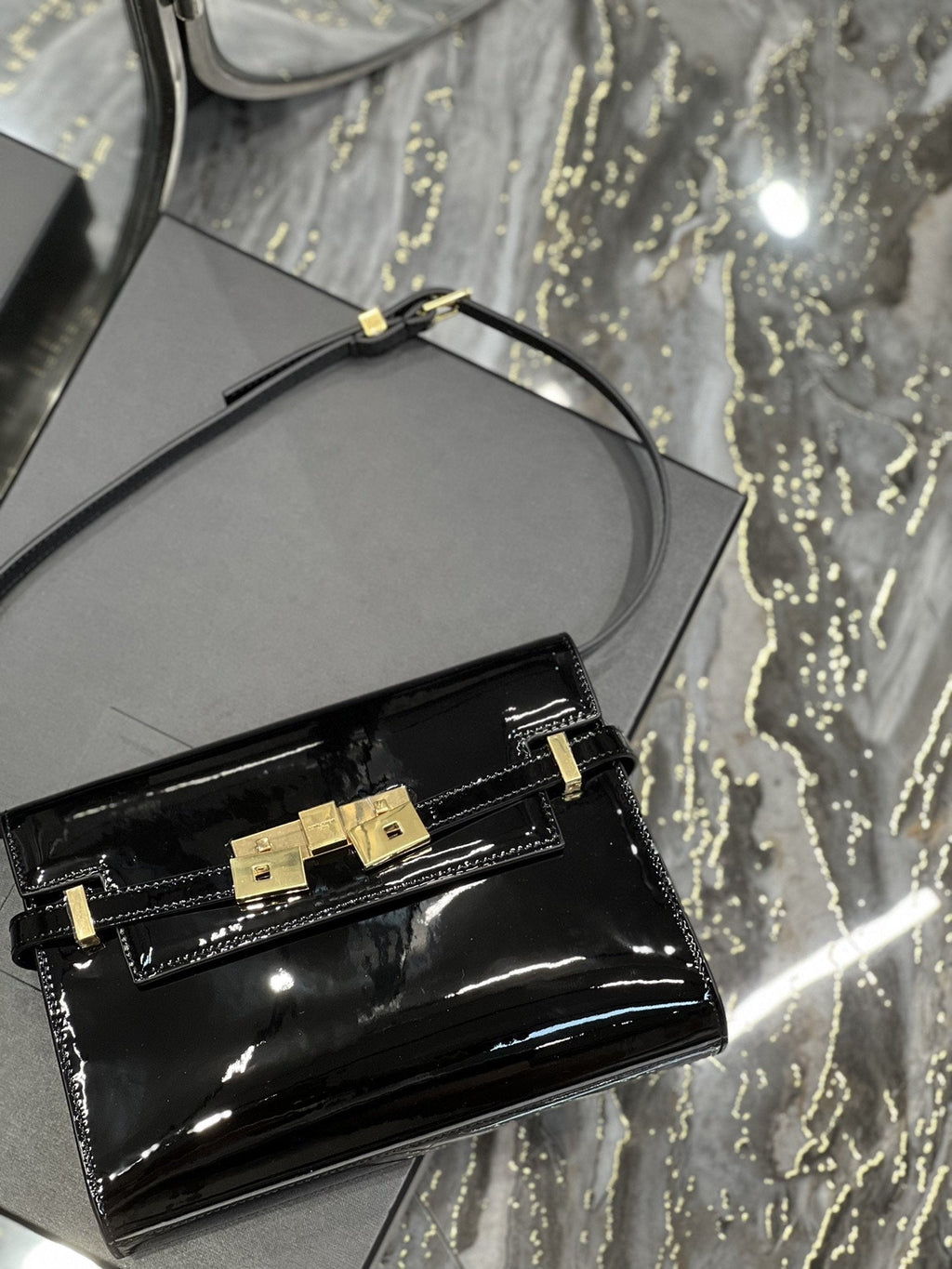 Saint Laurent Manhattan Small Shoulder Bag 24cm