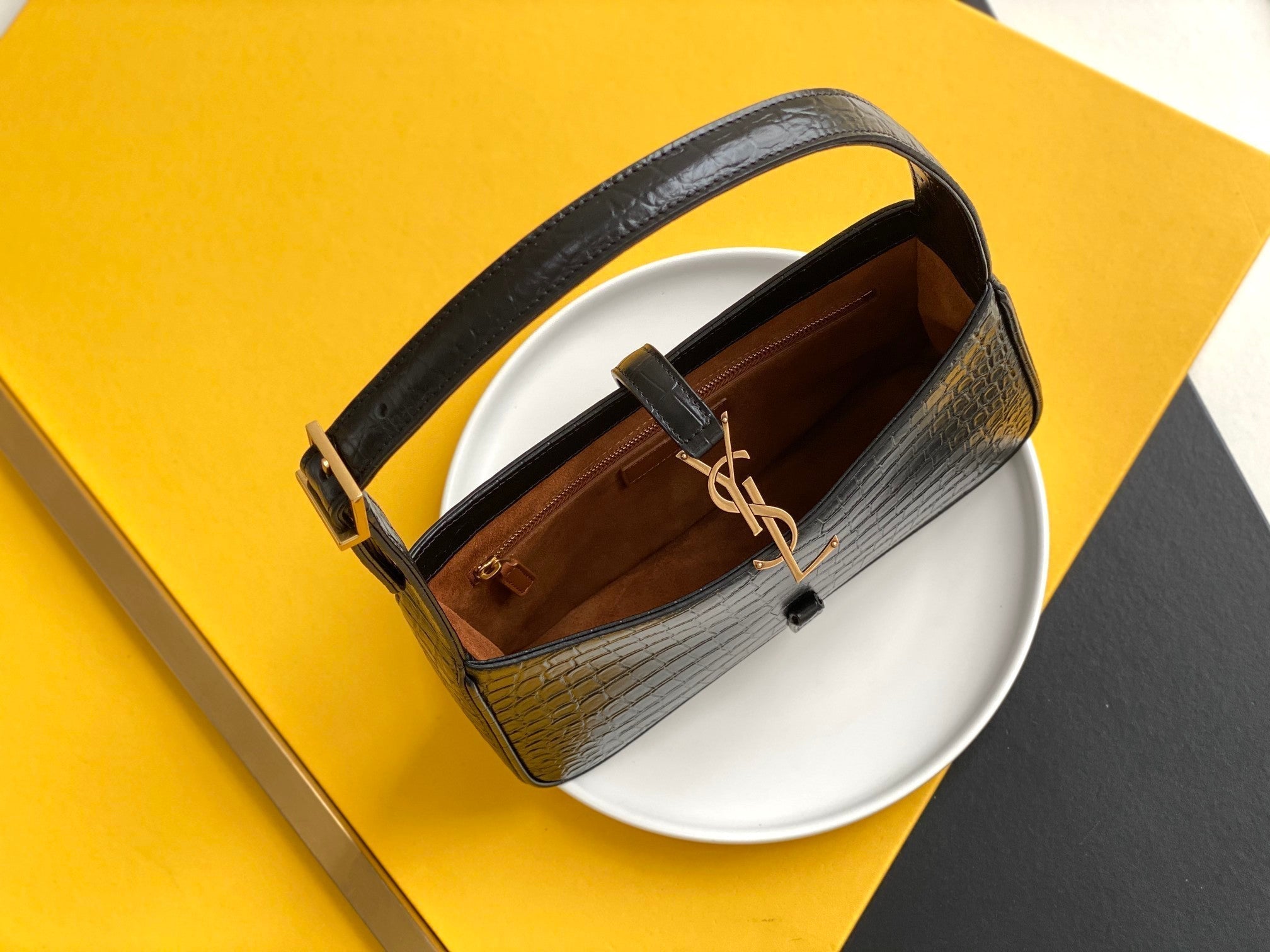 Saint Laurent LE5A7 Hobo Bag 25cm