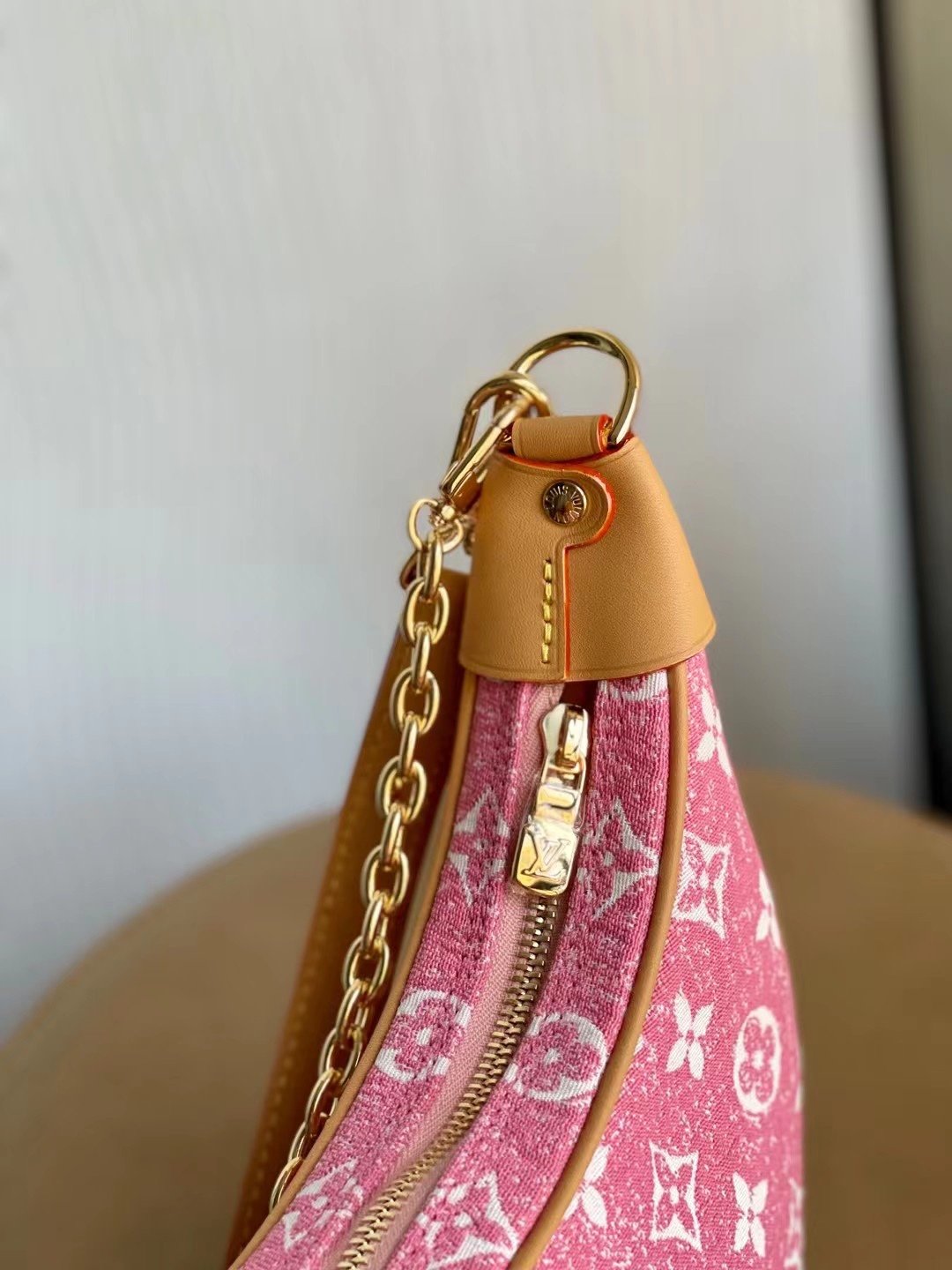 Louis Vuitton M81098 Loop 24cm Pink
