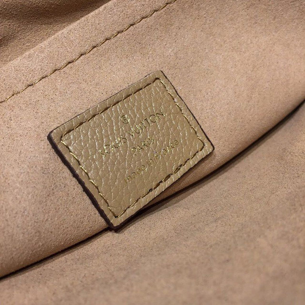 Louis Vuitton Daily Pouch Bag 30cm Monogram Canvas Spring/Summer Collection M64591, Sesame