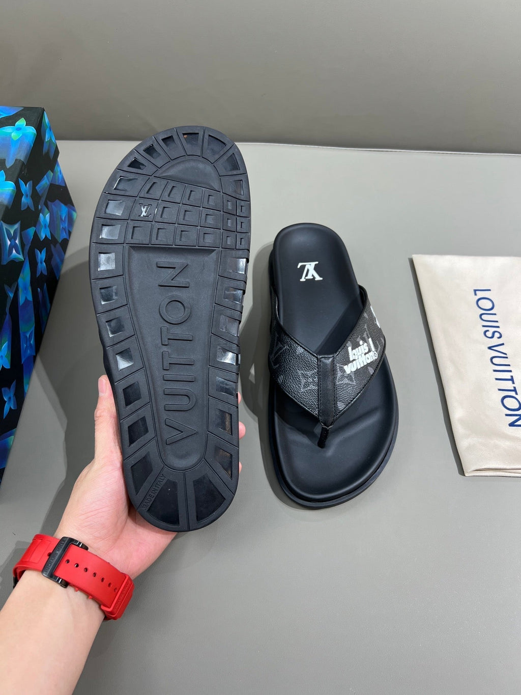 Louis Vuitton Mirabeau Thong