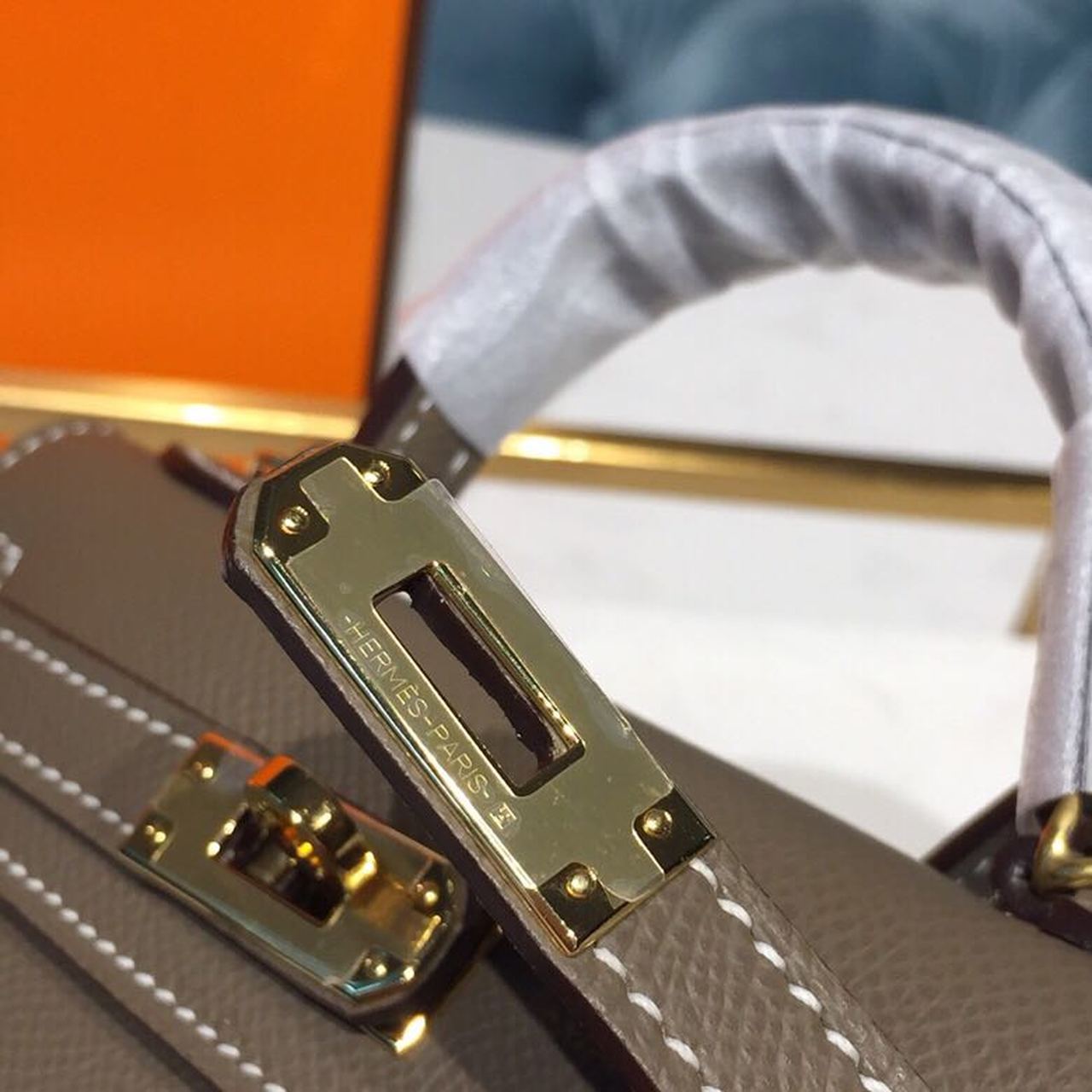 Hermes Mini Kelly 20cm Epsom Bag Handstitched Gold Hardware, Etoupe Grey