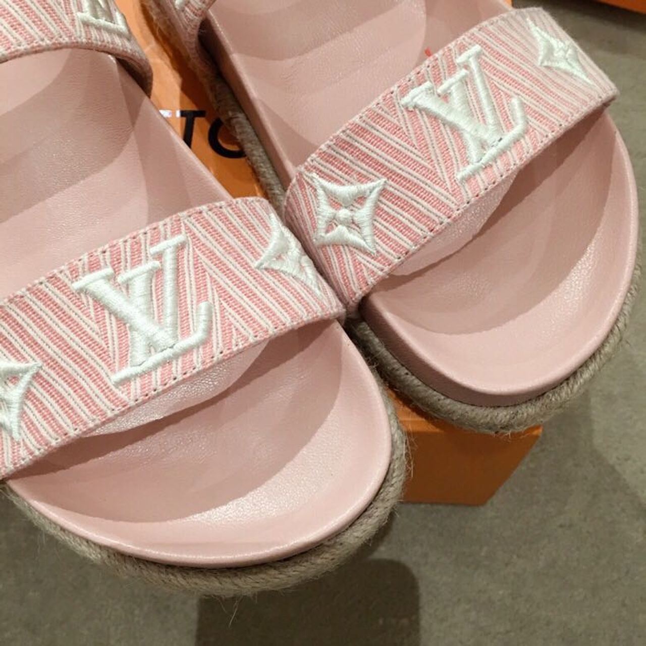 Louis Vuitton Casual Sandals Monogram Reverse Canvas Spring/Summer Collection Light Pink