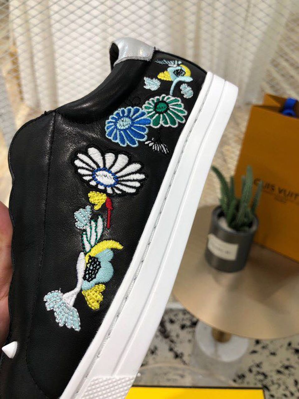 Fendi Rockoko Flower Embroidery Slip-On Sneakers Calfskin Leather Spring/Summer 2019 Collection, Black