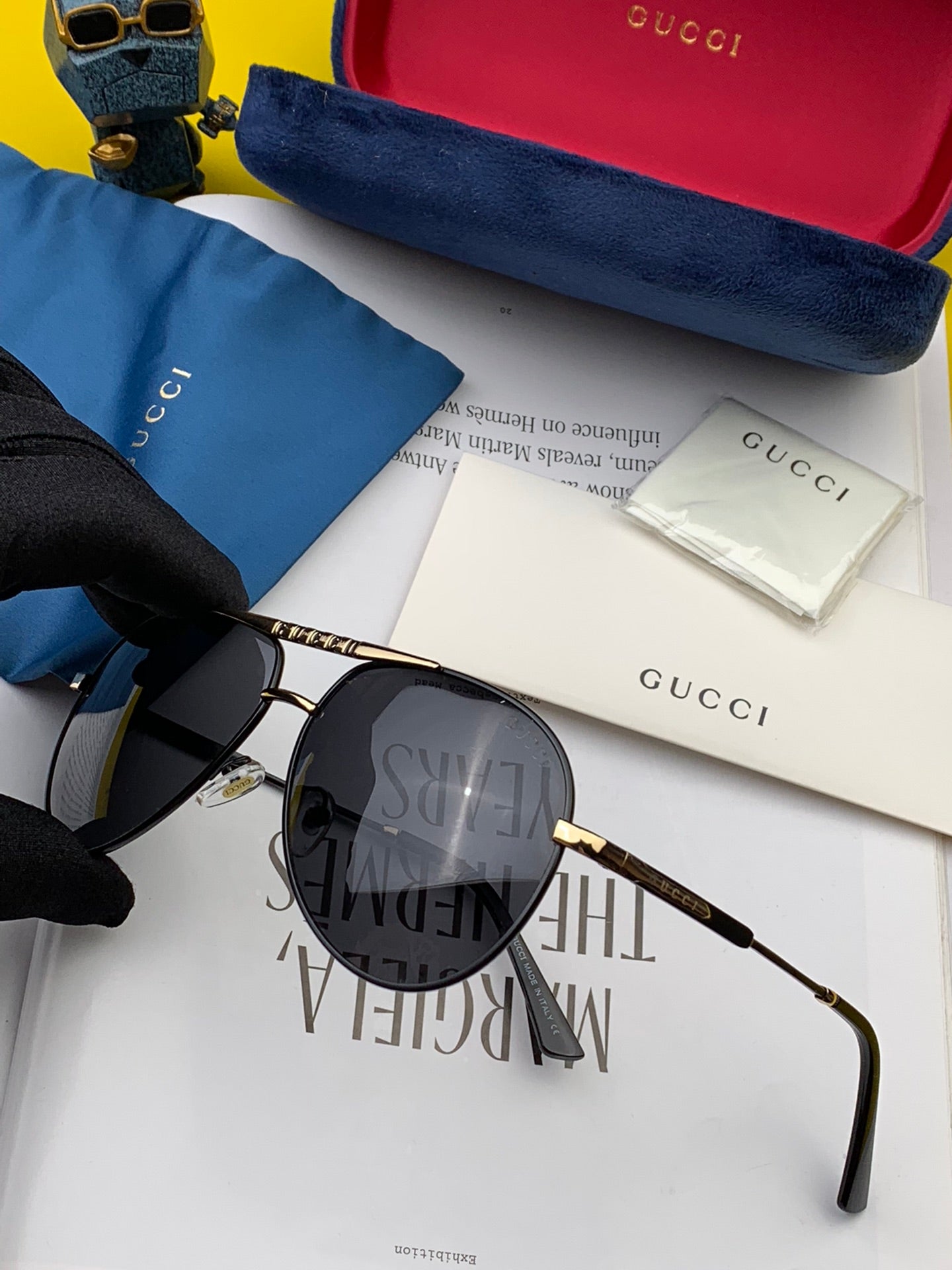 Gucci Navigator Frame Sunglasses