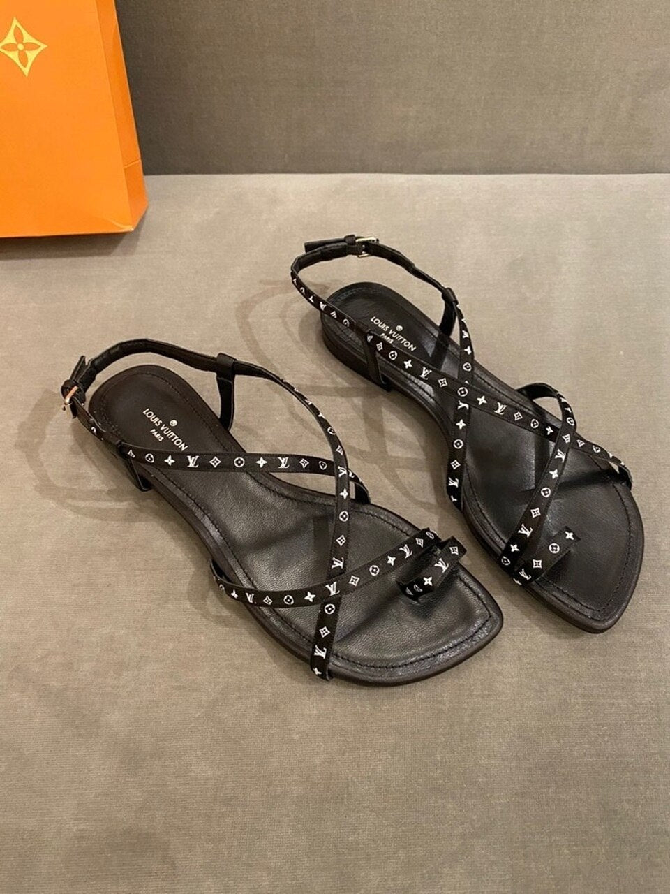 Louis Vuitton Citizen Thong Sandals Calfskin Leather Spring/Summer Collection Black