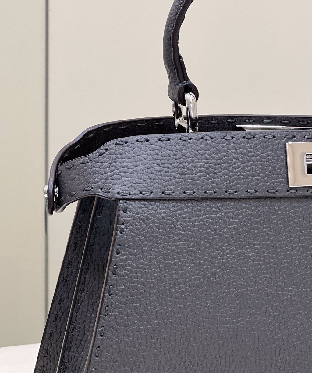 Fendi Peekaboo Iseeu Medium 33cm Black