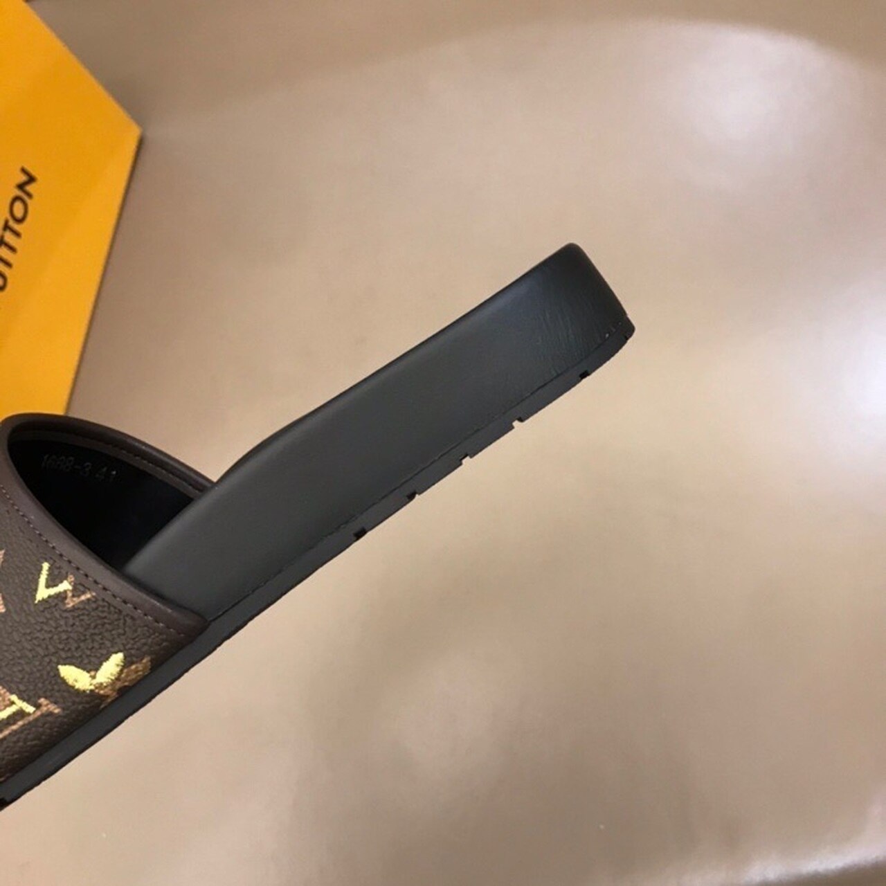 Louis Vuitton Mens Sandals Monogram Canvas Spring/Summer Collection Brown/Yellow