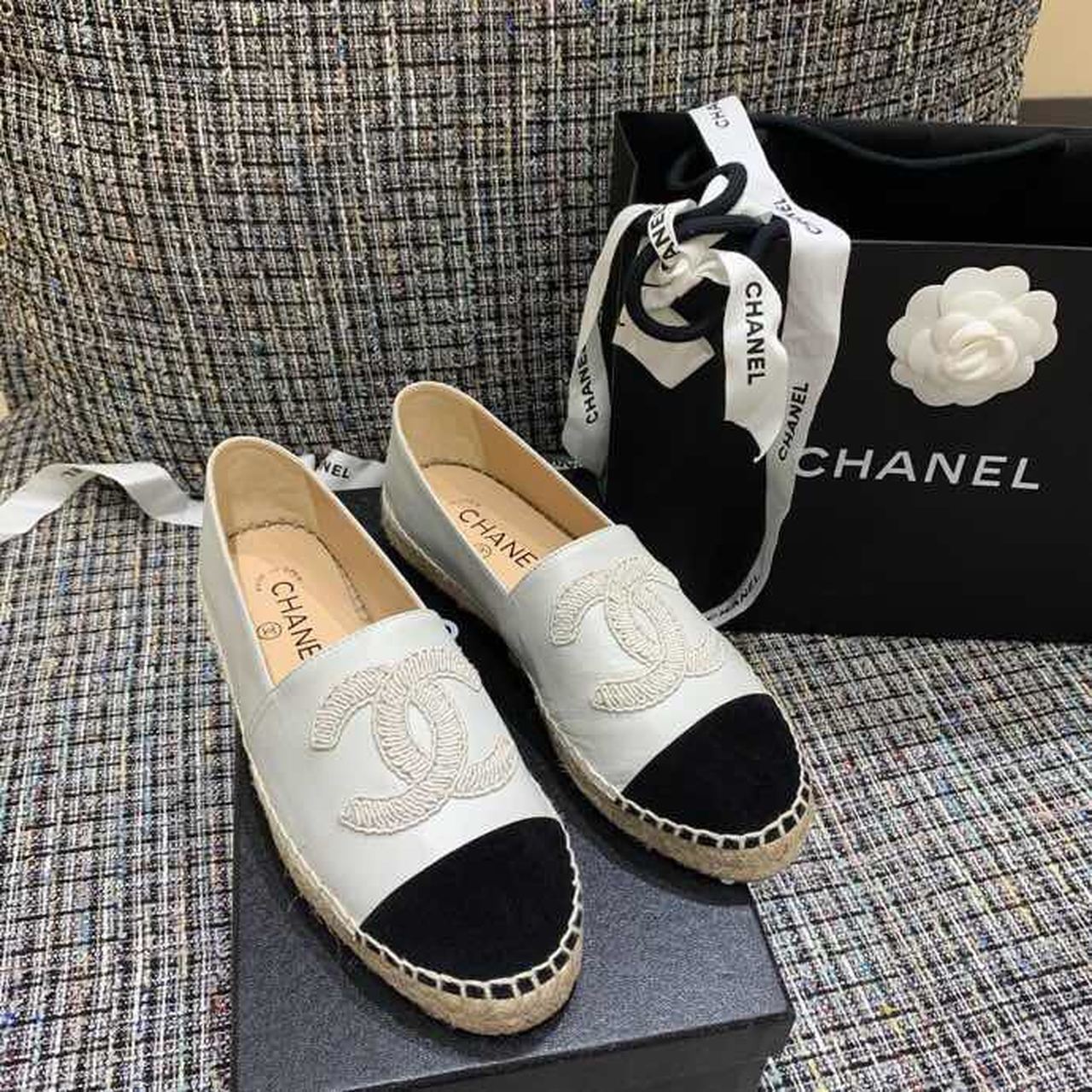 Chanel CC Logo Espadrilles Lambskin Leather Spring/Summer Act 1 Collection White/Black