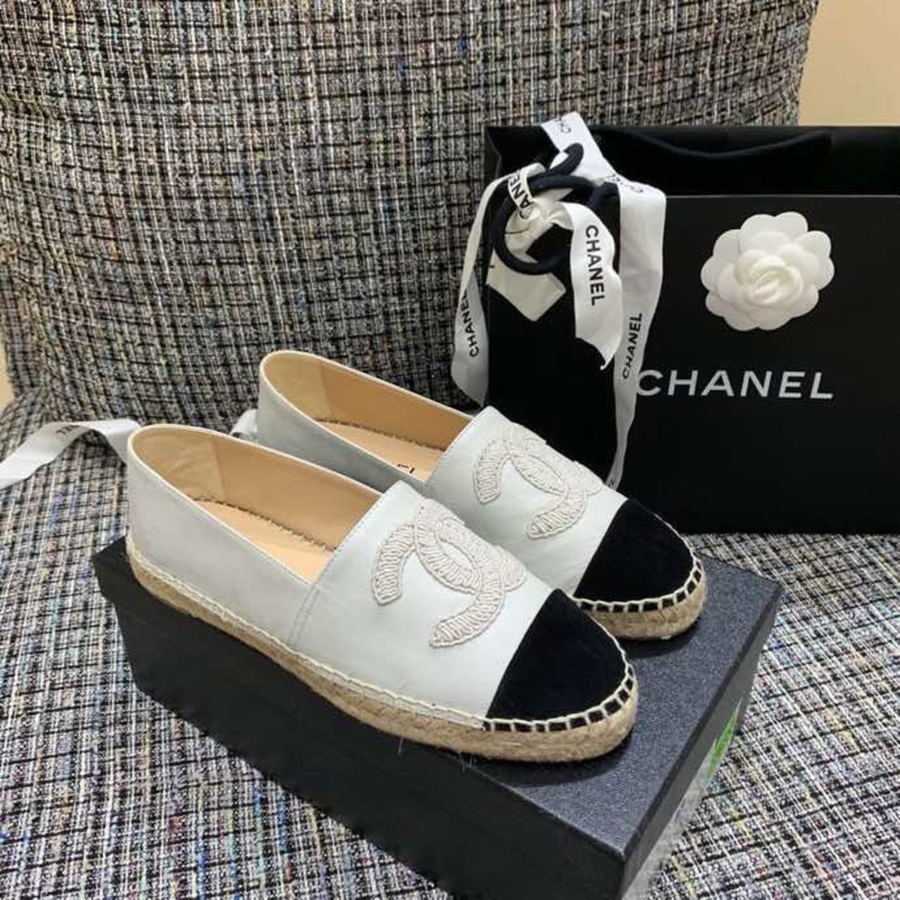 Chanel CC Logo Espadrilles Lambskin Leather Spring/Summer Act 1 Collection White/Black