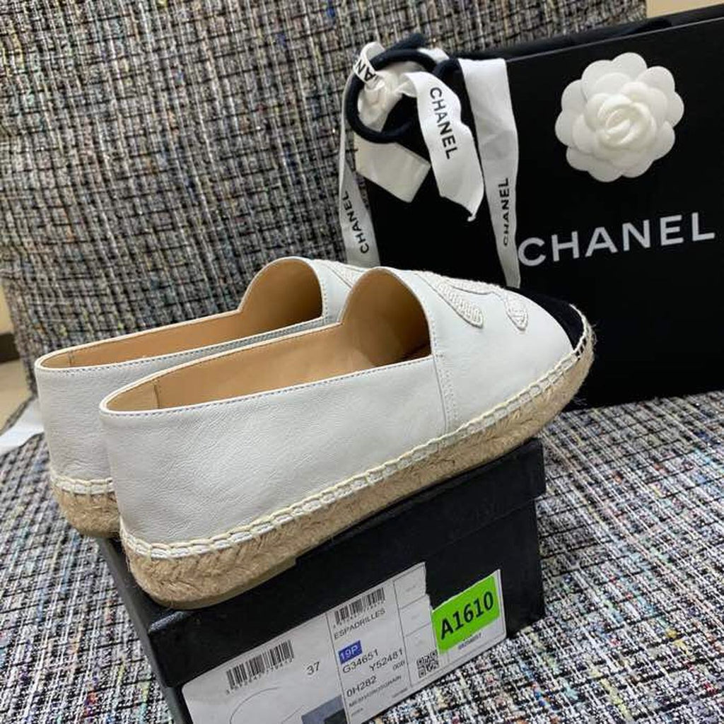 Chanel CC Logo Espadrilles Lambskin Leather Spring/Summer Act 1 Collection White/Black