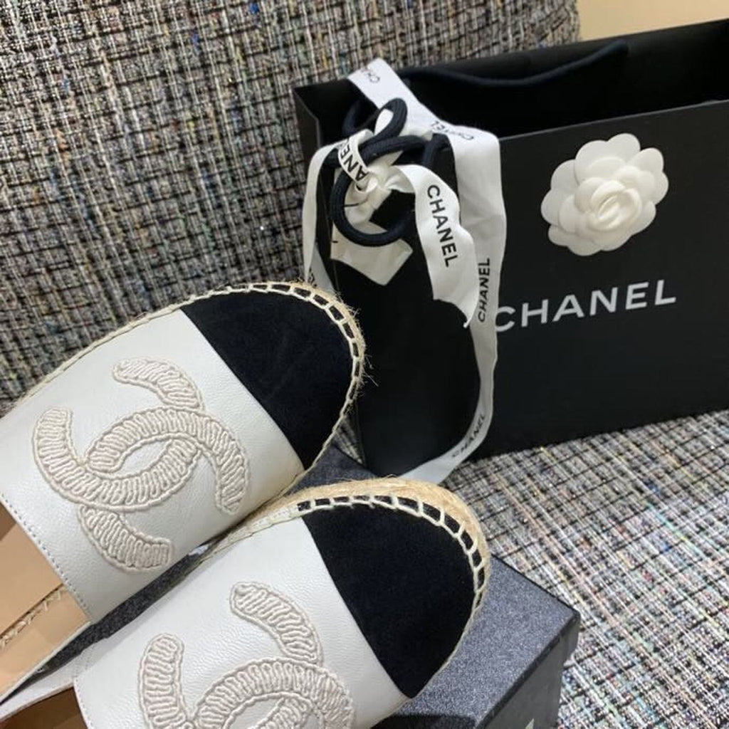 Chanel CC Logo Espadrilles Lambskin Leather Spring/Summer Act 1 Collection White/Black