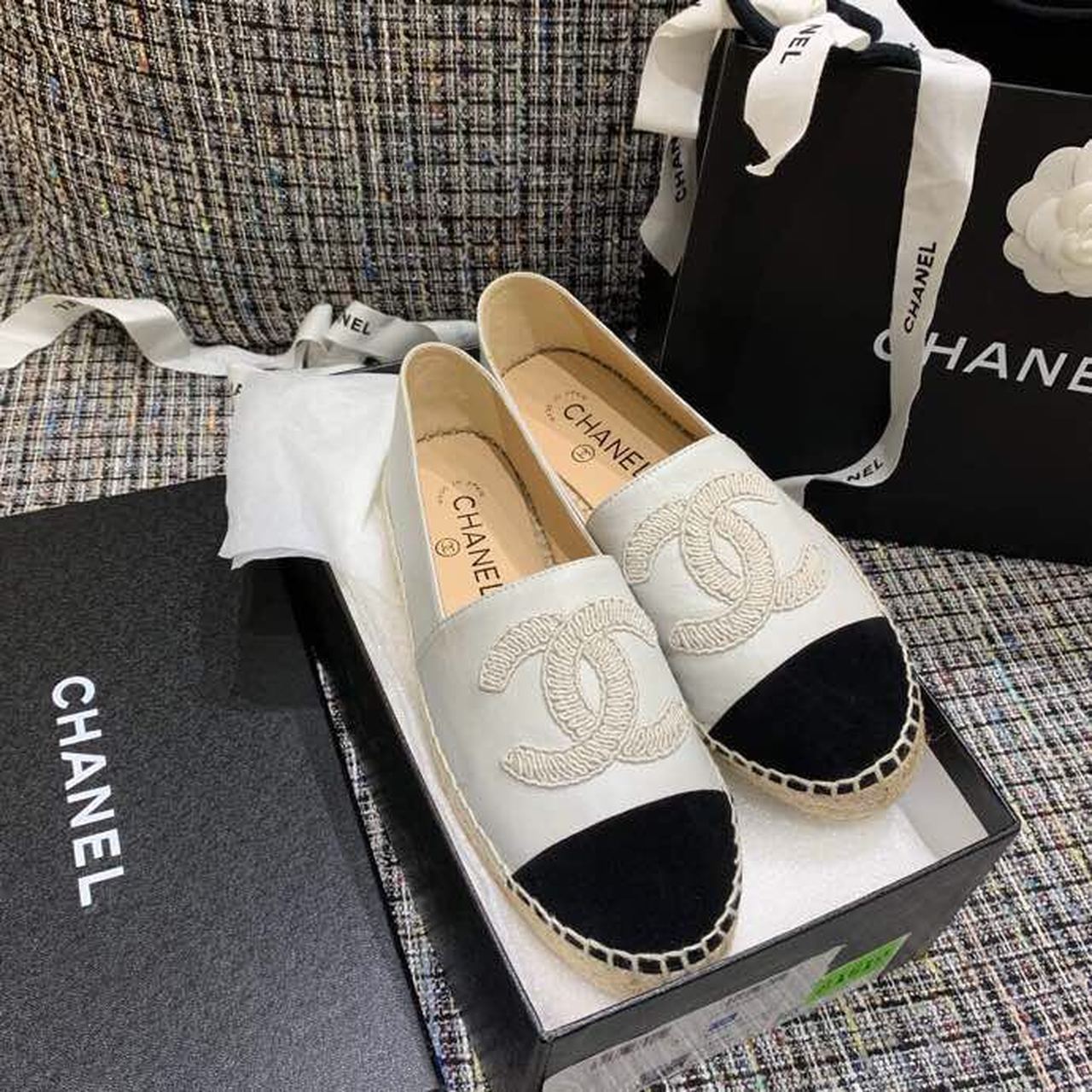 Chanel CC Logo Espadrilles Lambskin Leather Spring/Summer Act 1 Collection White/Black
