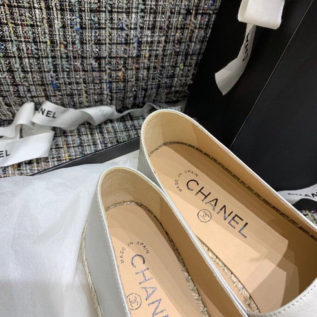 Chanel CC Logo Espadrilles Lambskin Leather Spring/Summer Act 1 Collection White/Black