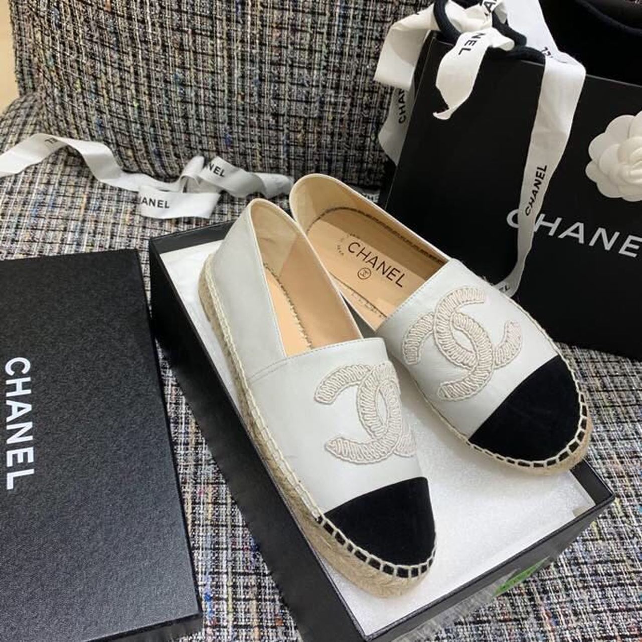 Chanel CC Logo Espadrilles Lambskin Leather Spring/Summer Act 1 Collection White/Black