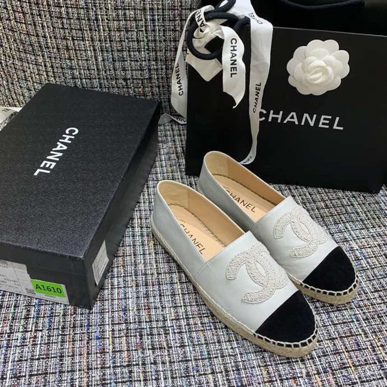 Chanel CC Logo Espadrilles Lambskin Leather Spring/Summer Act 1 Collection White/Black