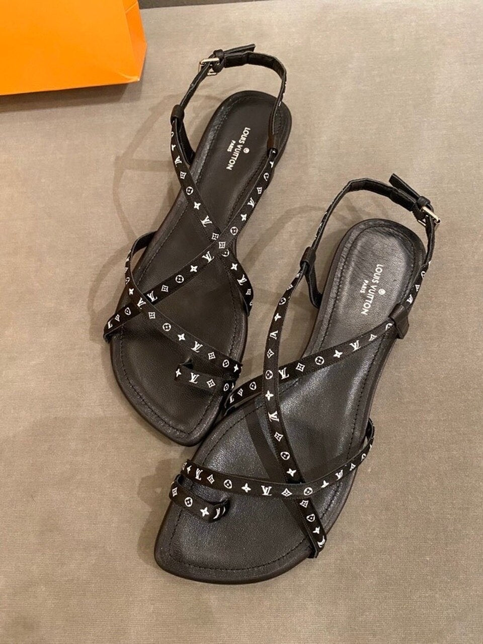 Louis Vuitton Citizen Thong Sandals Calfskin Leather Spring/Summer Collection Black