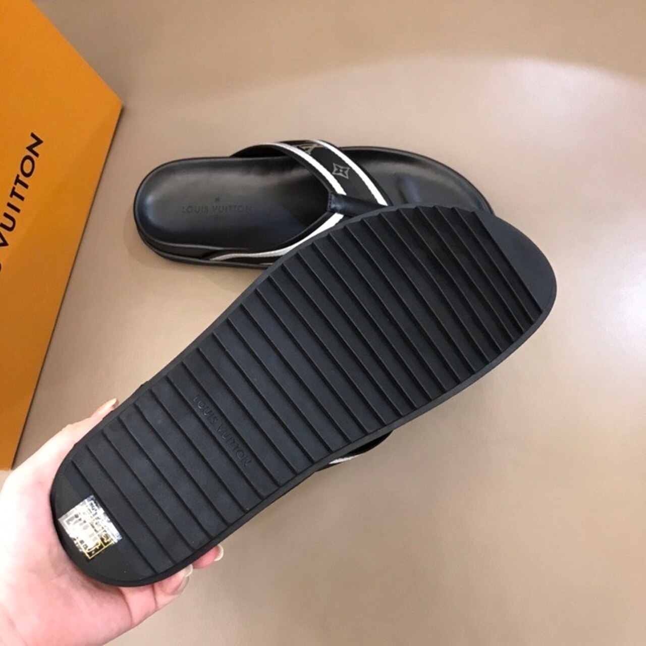 Louis Vuitton Thong Mules Mens Sandals Spring/Summer Collection Black/Silver