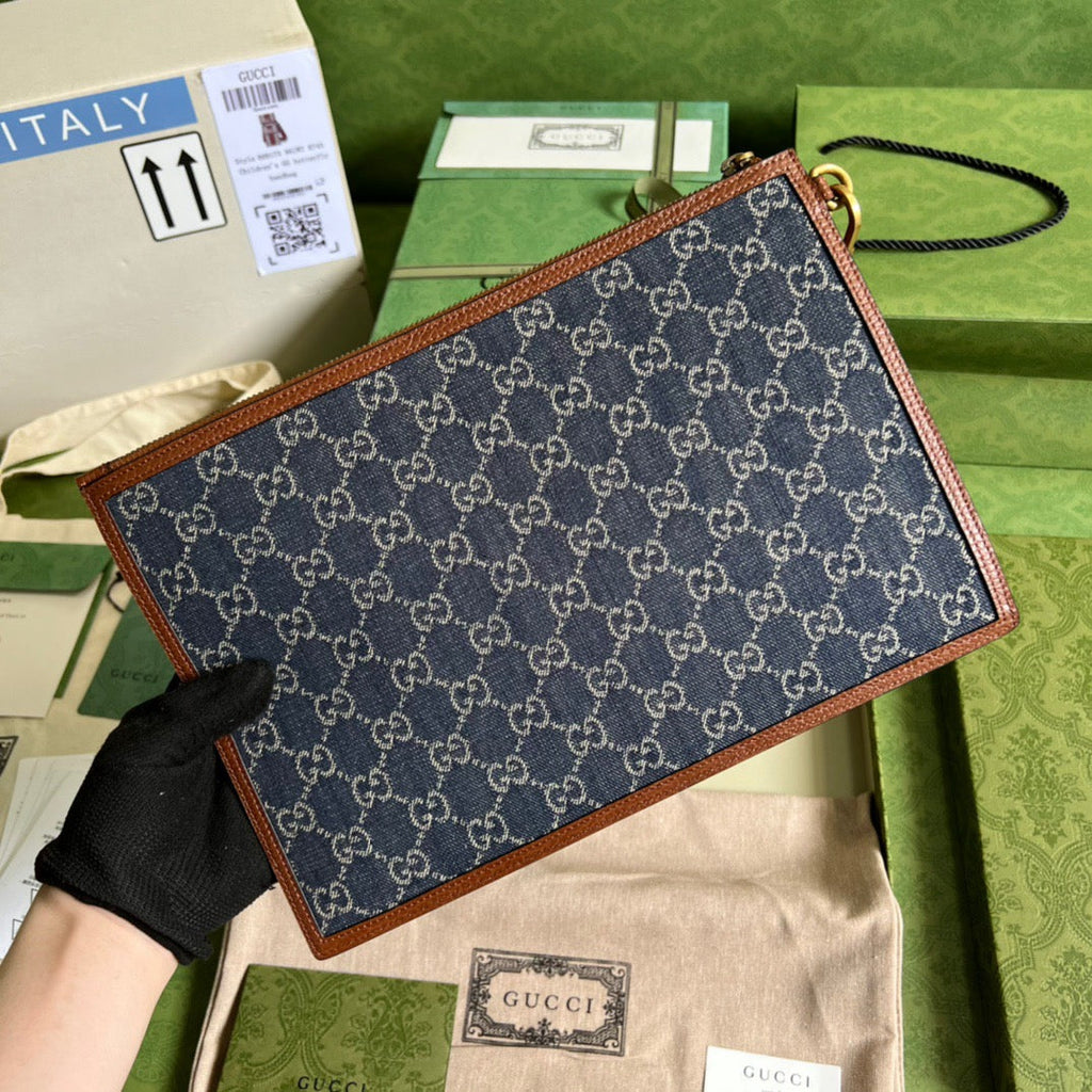 Gucci Neo Vintage GG Supreme Pouch 31cm