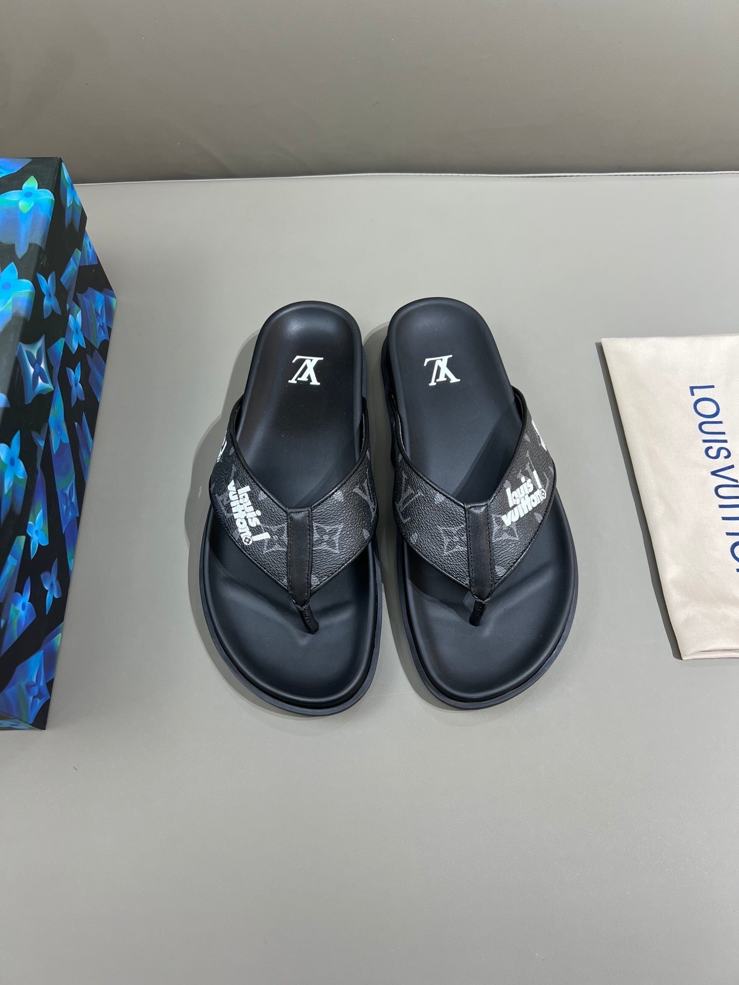 Louis Vuitton Mirabeau Thong