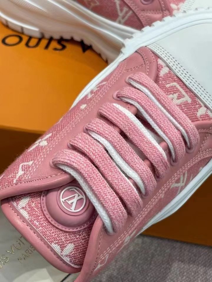 Louis Vuitton Squad Sneaker Pink