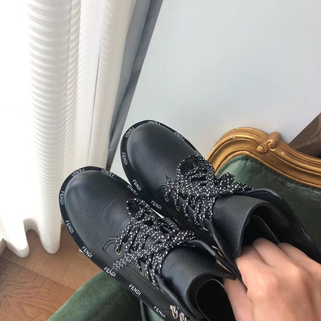 Fendi FFreedom Lace-Up Biker Combat Boots Grained Calfskin Leather Fall/Winter Collection Black