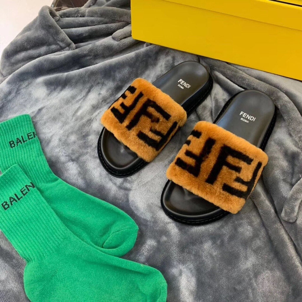 Fendi Shearling FF Logo Leather & Dyed Shearling Fur Slides Fall/Winter 2019 Collection, Black/Brown