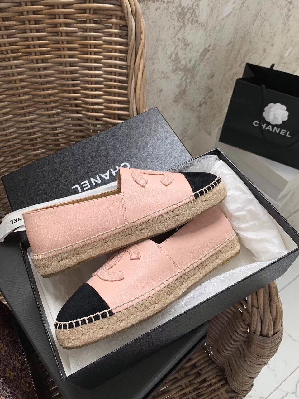 Chanel Espadrilles Calfskin Leather Pre-Fall/Winter Collection Light Pink/Black