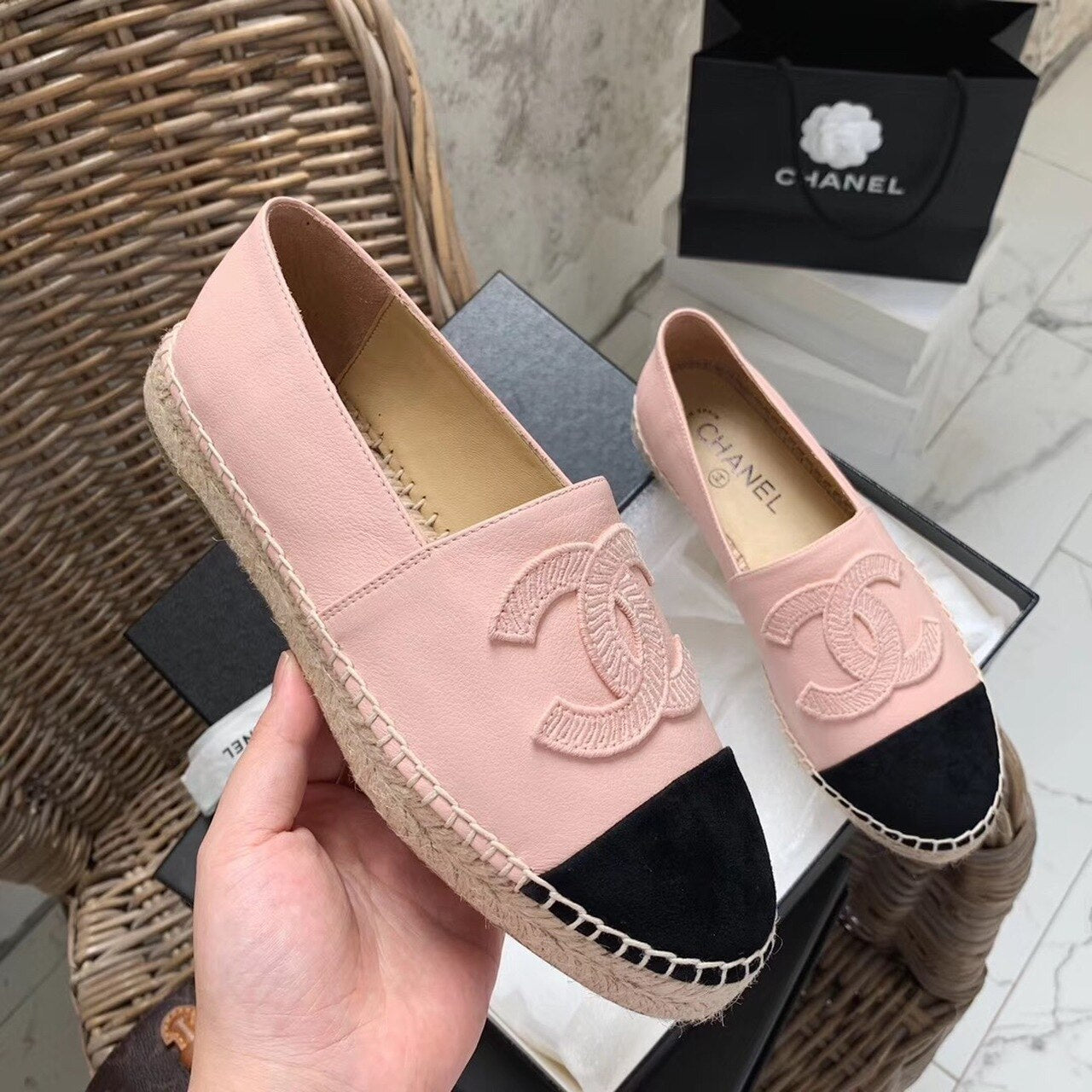 Chanel Espadrilles Calfskin Leather Pre-Fall/Winter Collection Light Pink/Black