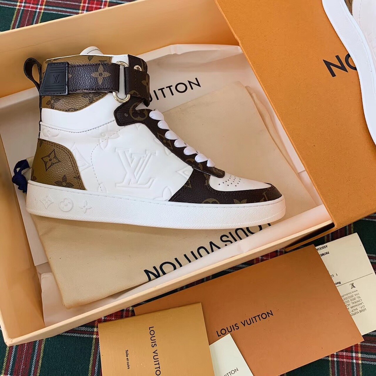 Louis Vuitton Boombox Sneaker Boot Calfskin Leather Spring/Summer Collection 1A5MWJ White/Brown