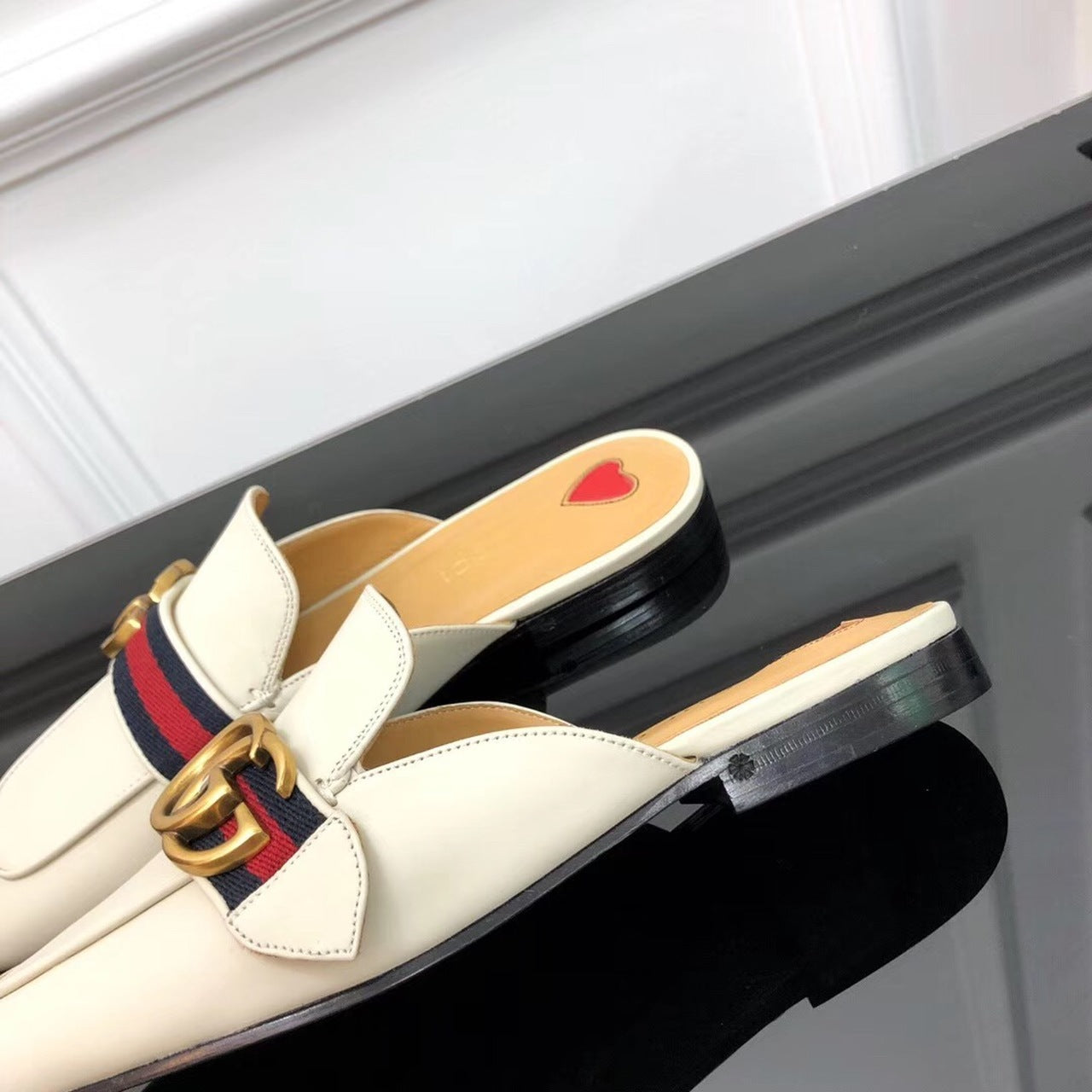 Gucci Peyton Slippers Calfskin Leather Fall/Winter Collection White