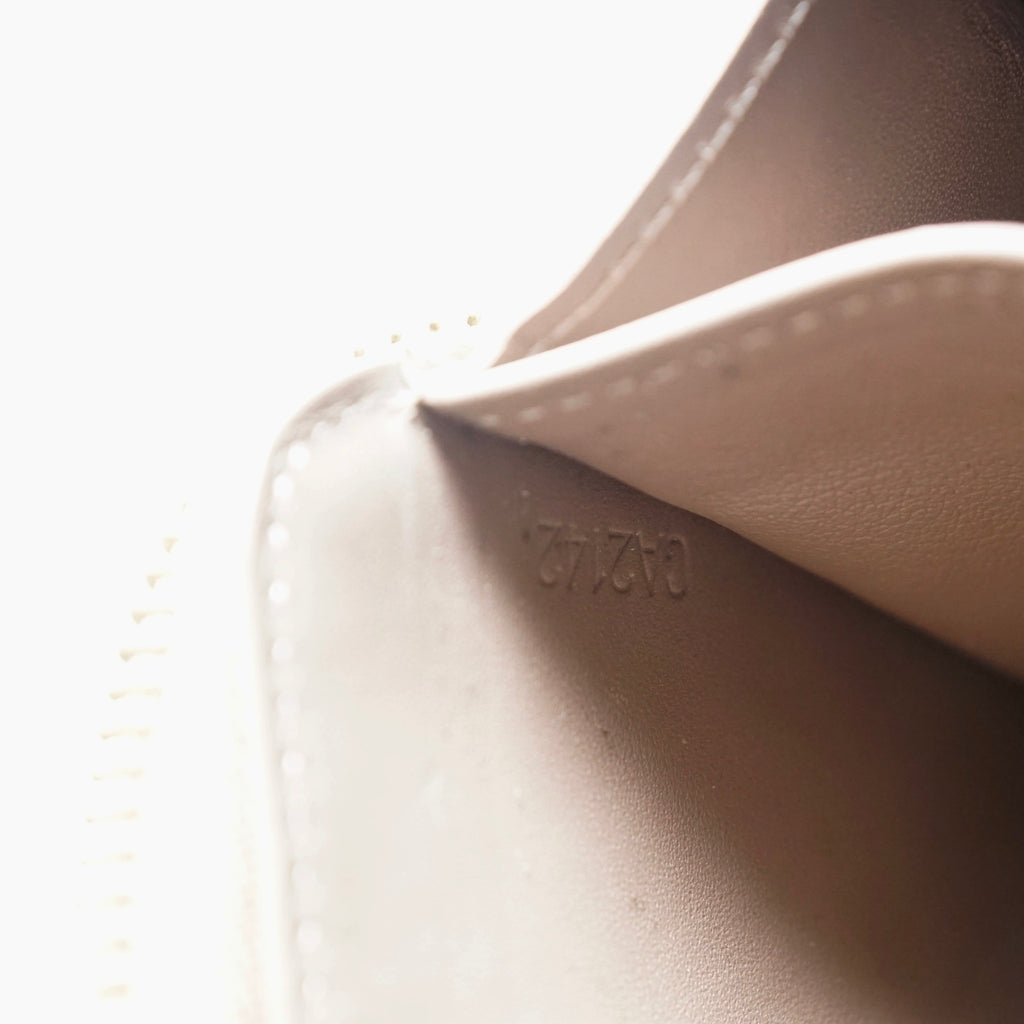 Louis Vuitton Porte Zippy Wallet