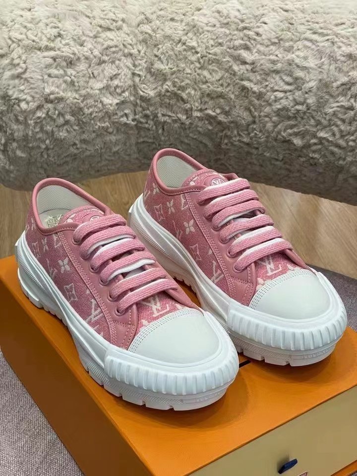 Louis Vuitton Squad Sneaker Pink