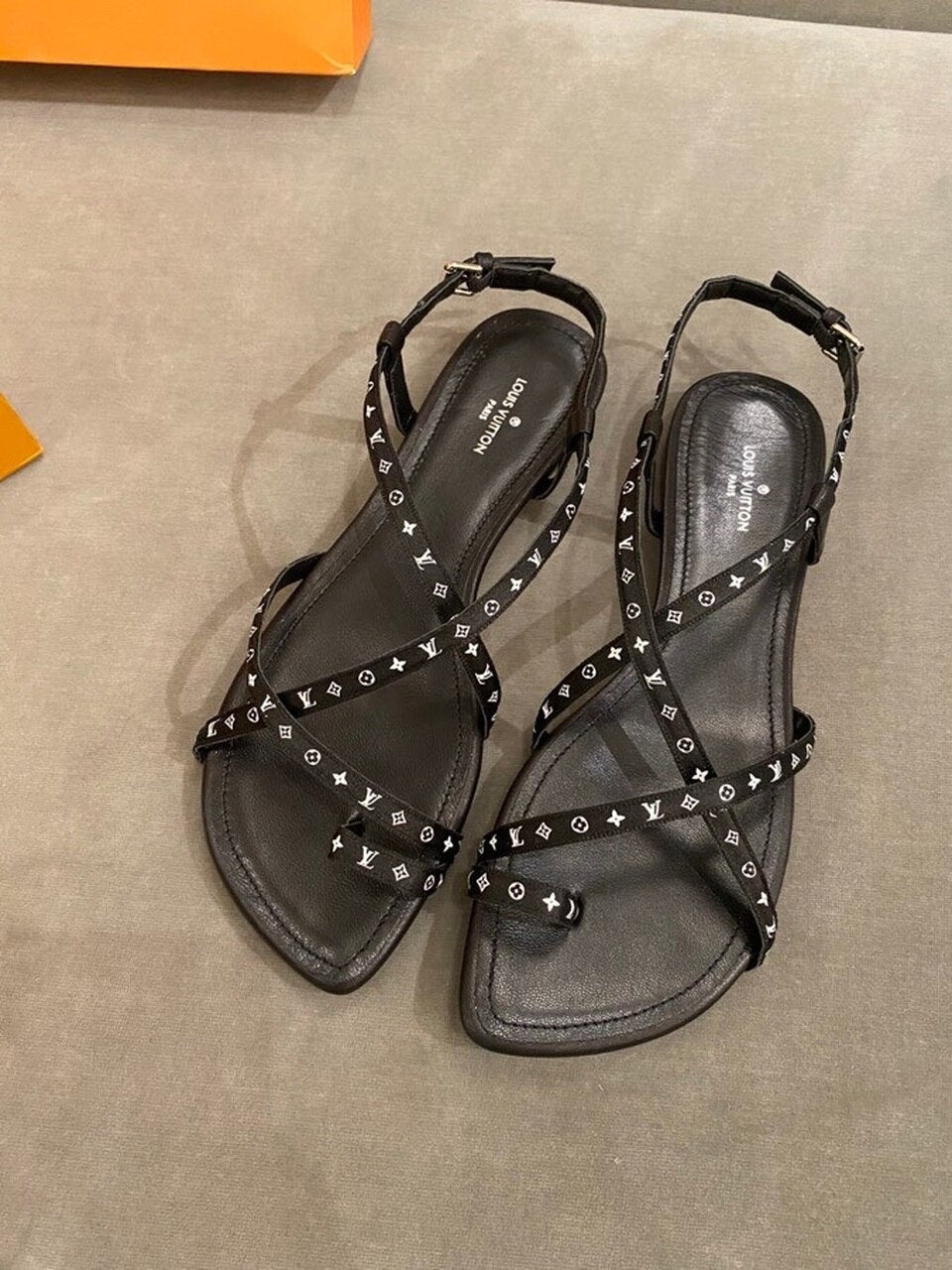 Louis Vuitton Citizen Thong Sandals Calfskin Leather Spring/Summer Collection Black