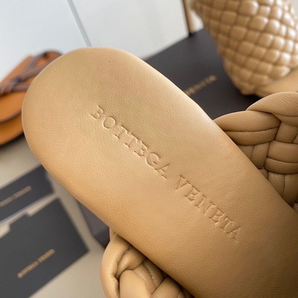 Bottega Veneta Curve Mules 9.5cm Heel Lambskin Leather Spring/Summer 2020 Collection, Beige