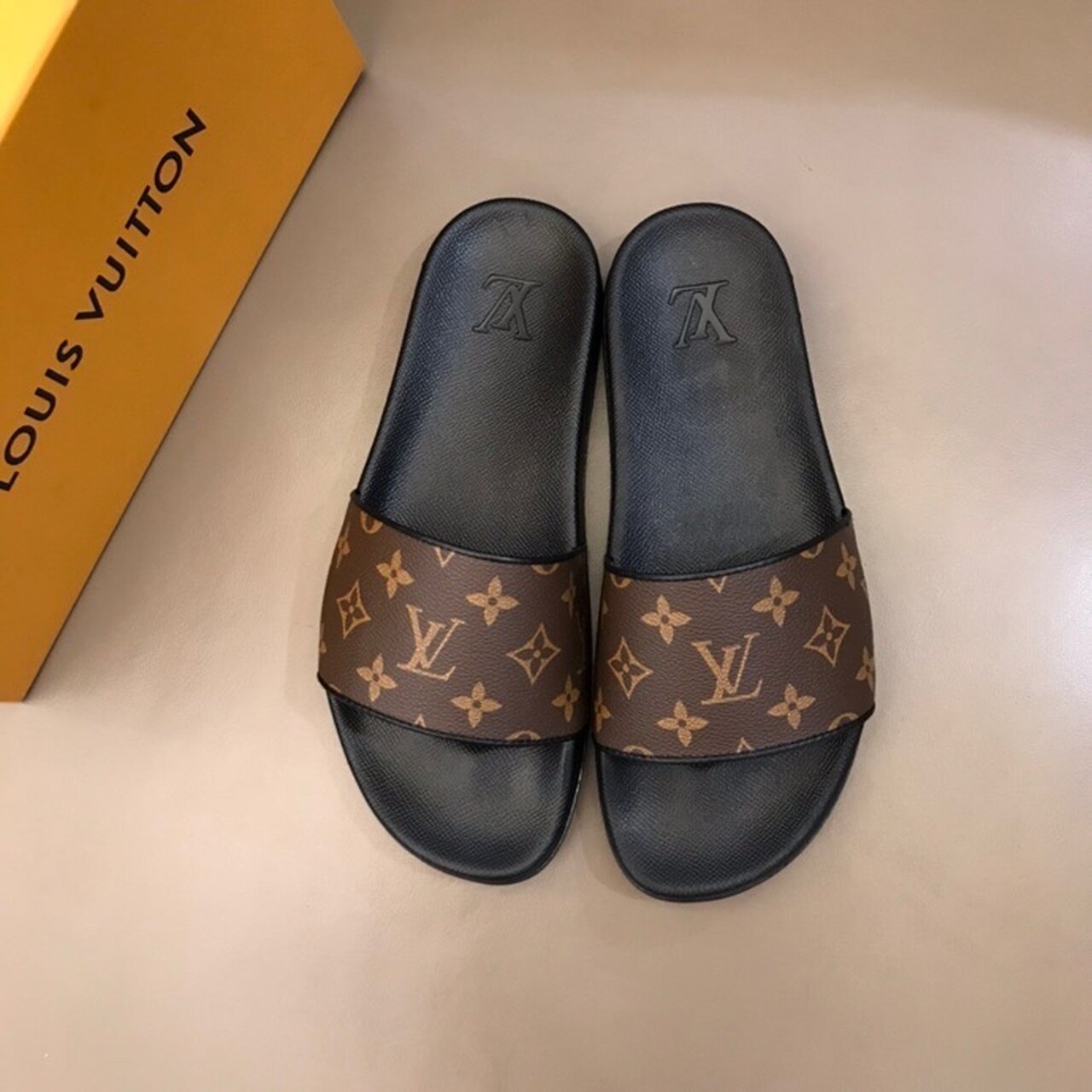 Louis Vuitton Mens Sandals Monogram Canvas Spring/Summer Collection Brown