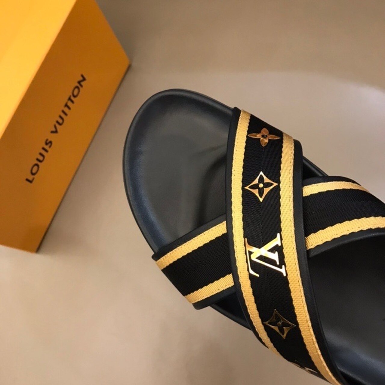 Louis Vuitton Thong Mules Mens Sandals Spring/Summer Collection Black/Gold
