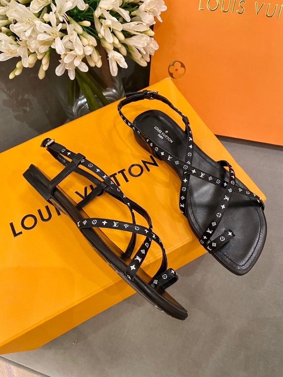 Louis Vuitton Citizen Thong Sandals Calfskin Leather Spring/Summer Collection Black