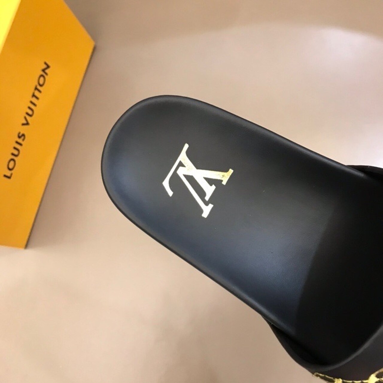 Louis Vuitton Mens Sandals Monogram Canvas Spring/Summer Collection Black/Yellow